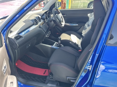 スイフトスポーツ(スズキ)登録済未使用車 前席内装