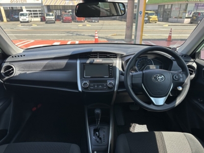 カローラフィールダー(トヨタ)中古車 後席から見た前席