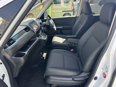 フリード(ホンダ)中古車 前席内装