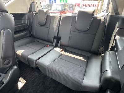 フリード(ホンダ)中古車 後席から見た前席