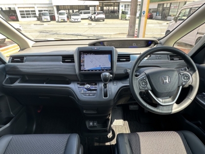 フリード(ホンダ)中古車 内外装写真