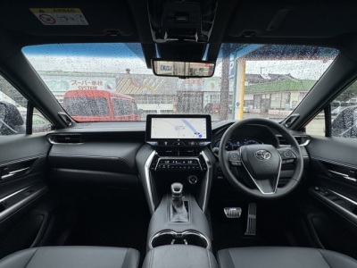 ハリアー(トヨタ)中古車 後席から見た前席