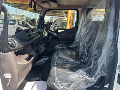 キャンター(三菱)登録済未使用車 前席内装