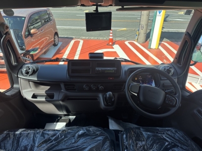 キャンター(三菱)登録済未使用車 内外装写真