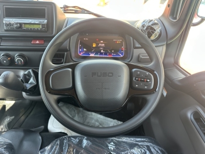 キャンター(三菱)登録済未使用車 内外装写真他