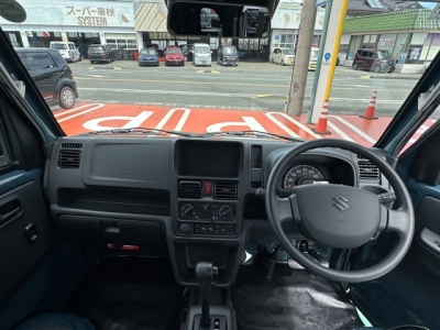 キャリートラック(スズキ)中古車 後席から見た前席