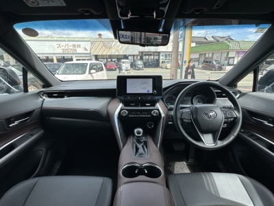 ハリアーハイブリッド(トヨタ)中古車 後席から見た前席