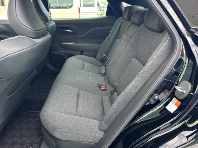 クラウンクロスオーバー(トヨタ)中古車 後席内装