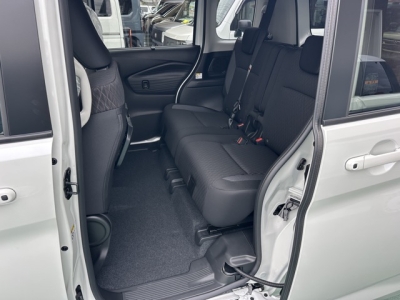 新型ソリオバンディッド(スズキ)登録済未使用車 後席内装