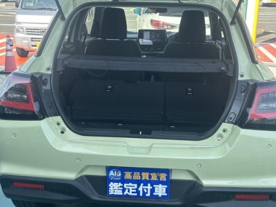 新型スイフト(スズキ)ディーラ-試乗車 内外装写真他２