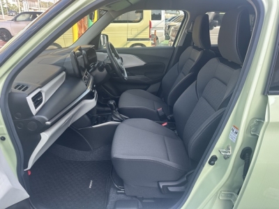 新型スイフト(スズキ)ディーラ-試乗車 前席内装