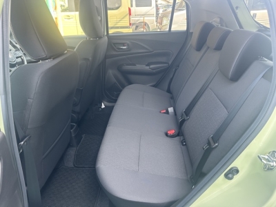 新型スイフト(スズキ)ディーラ-試乗車 後席内装
