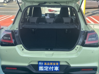 新型スイフト(スズキ)ディーラ-試乗車 内外装写真他１