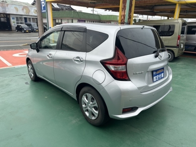 ノート(ニッサン)中古車 後方