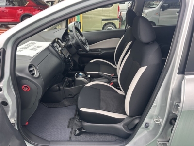 ノート(ニッサン)中古車 前席内装