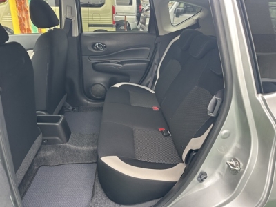 ノート(ニッサン)中古車 後席内装