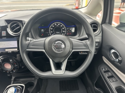 ノート(ニッサン)中古車 内外装写真