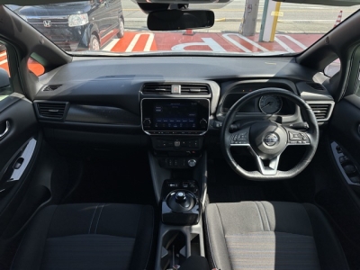 リーフ(ニッサン)中古車 内外装写真