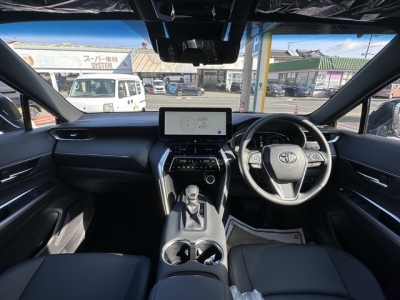 ハリアー(トヨタ)登録済未使用車 後席から見た前席