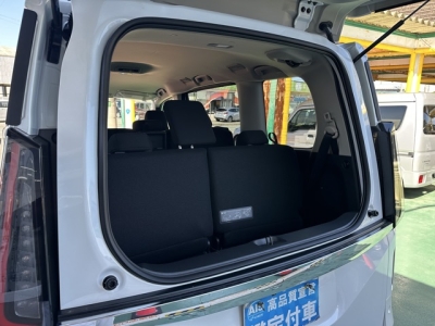 セレナ(ニッサン)登録済未使用車 内外装写真他２