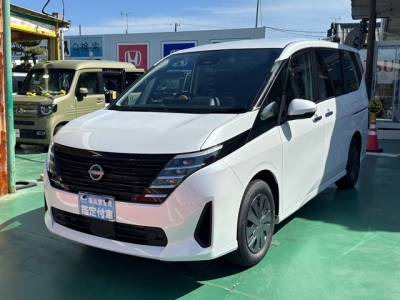 セレナ(ニッサン)登録済未使用車 前方