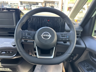 セレナ(ニッサン)登録済未使用車 内外装写真