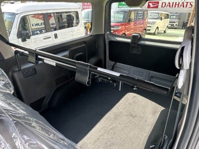 キャラバン(ニッサン)登録済未使用車 後席から見た前席