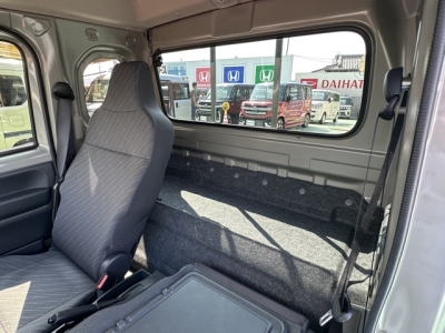 キャリイトラック(スズキ)中古車 後席から見た前席