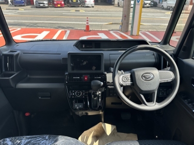 タントカスタム(ダイハツ)届出済未使用車 後席から見た前席