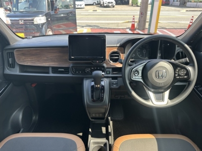 N-ONE(ホンダ)中古車 後席から見た前席