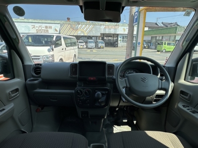 エブリイバン(スズキ)中古車 後席から見た前席