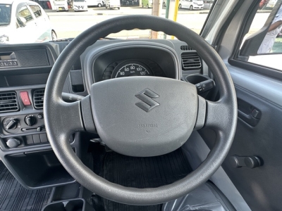 キャリートラック(スズキ)中古車 後席から見た前席