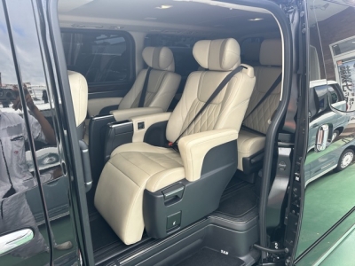 グランエース(トヨタ)中古車 後席内装