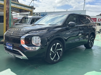 アウトランダーPHEV(三菱)中古車 前方