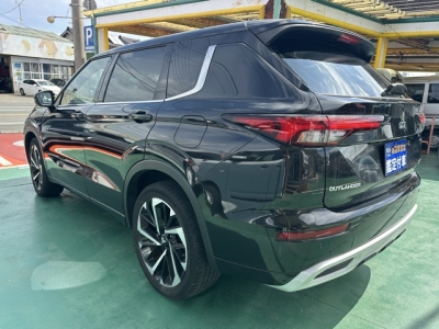 アウトランダーPHEV(三菱)中古車 後方