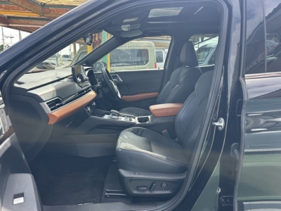 アウトランダーPHEV(三菱)中古車 前席内装