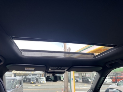 アウトランダーPHEV(三菱)中古車 内外装写真他１