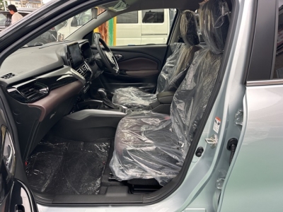 フロンクス(スズキ)登録済未使用車 前席内装