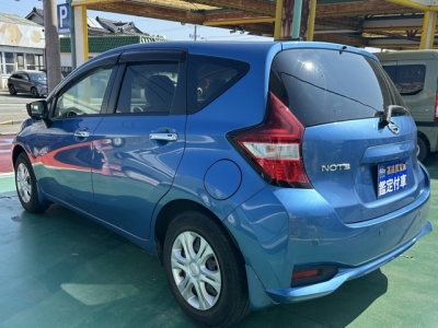 ノート(ニッサン)中古車 後方