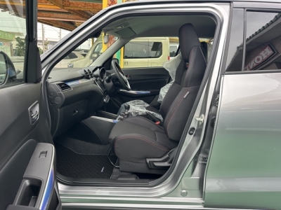 スイフトスポーツ(スズキ)登録済未使用車 前席内装