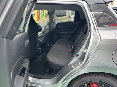 スイフトスポーツ(スズキ)登録済未使用車 後席内装