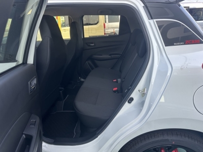 スイフトスポーツ(スズキ)登録済未使用車 後席内装