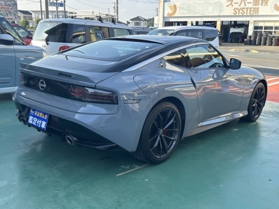 フェアレディZ(ニッサン)中古車 後席から見た前席