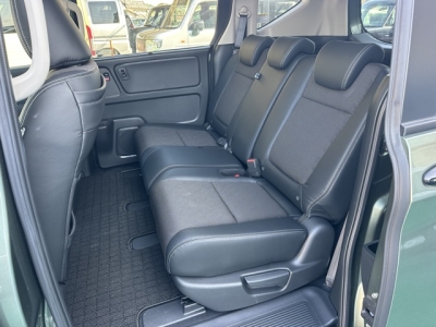 フリード+(ホンダ)中古車 後席内装