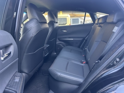 ハリアーハイブリッド(トヨタ)中古車 後席内装