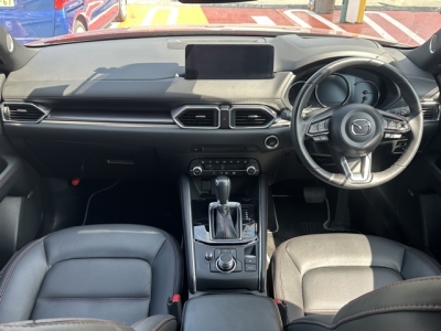 CX-5(マツダ)中古車 後席から見た前席