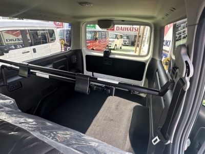 キャラバン(ニッサン)登録済未使用車 後席から見た前席