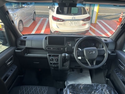 アトレー(ダイハツ)届出済未使用車 後席から見た前席