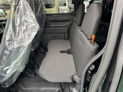 N-VAN(ホンダ)届出済未使用車 後席から見た前席