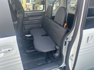 N-VAN(ホンダ)届出済未使用車 後席から見た前席